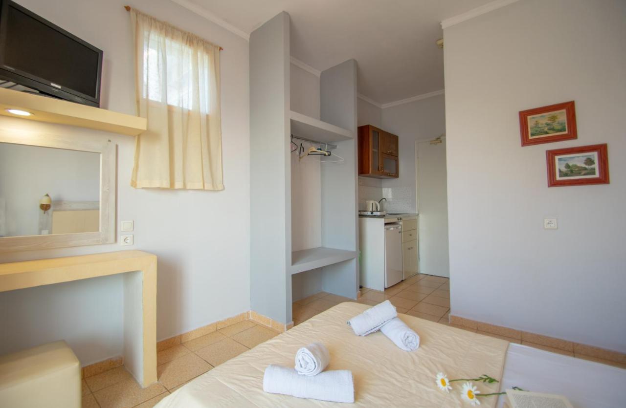 ארגאסי Agoulos Beach Hotel מראה חיצוני תמונה