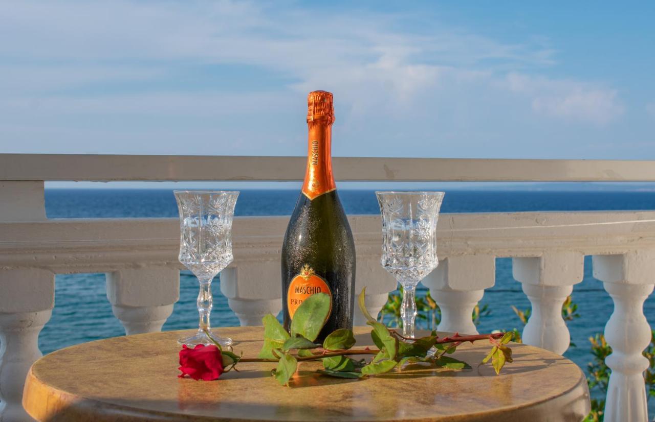 ארגאסי Agoulos Beach Hotel מראה חיצוני תמונה