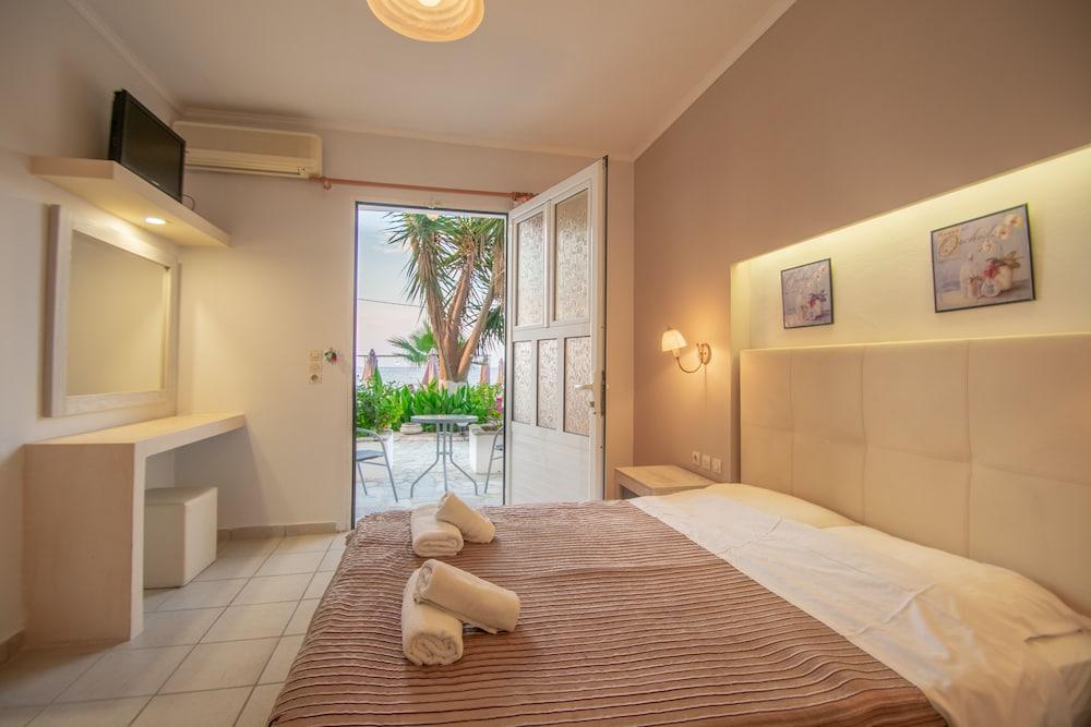 ארגאסי Agoulos Beach Hotel מראה חיצוני תמונה