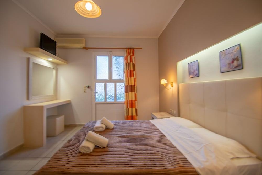 ארגאסי Agoulos Beach Hotel מראה חיצוני תמונה