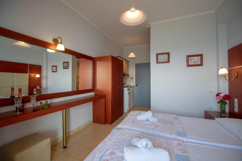 ארגאסי Agoulos Beach Hotel מראה חיצוני תמונה