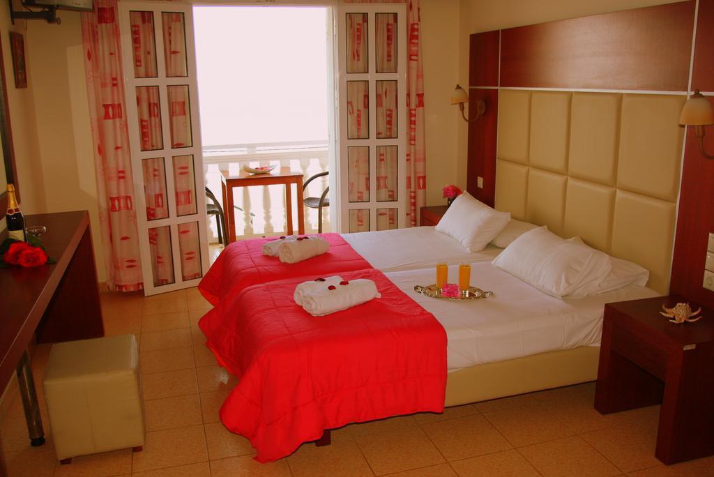 ארגאסי Agoulos Beach Hotel מראה חיצוני תמונה